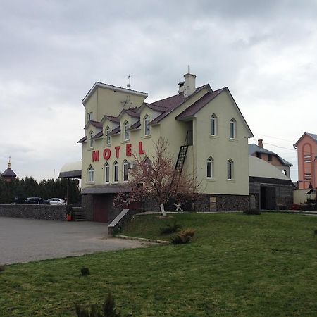 Formula Plus Motel Lutsʼk Eksteriør billede