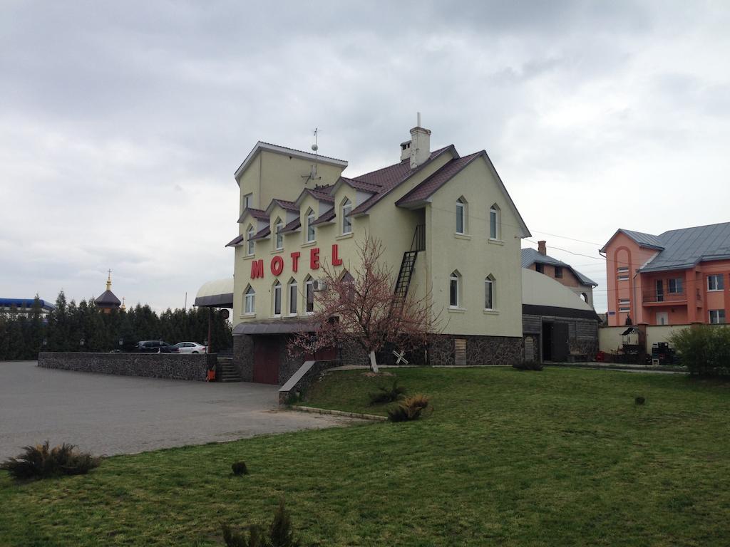 Formula Plus Motel Lutsʼk Eksteriør billede